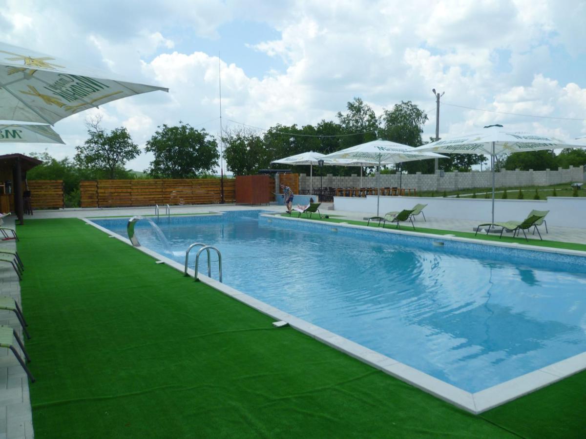 Colinele Aurii Cimislia Hotel Luaran gambar