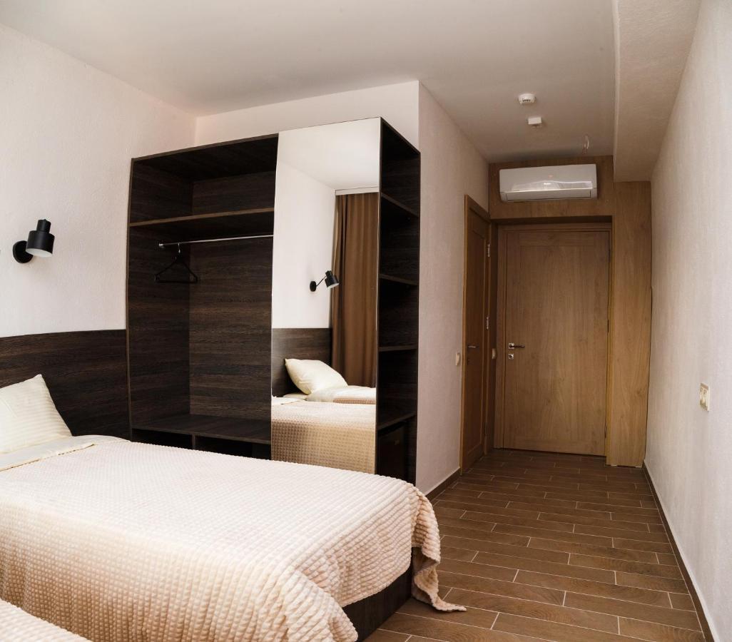 Colinele Aurii Cimislia Hotel Luaran gambar